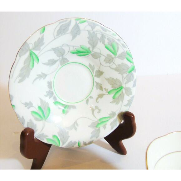 Grafton Ashley Tea Cup & Saucer Set Green White Bone China Gold Rim England Vtg - Picture 7 of 8